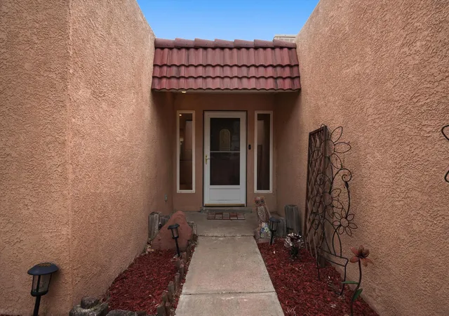 Photo 3 of Single family home for sale at 1721 Hiawatha Dr NE, Albuquerque, NM 87112 | MLS# 1107482 | Listing updated on 2026-07-28