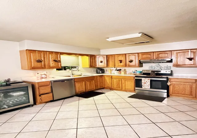 Photo 3 of Sale Pending at 2318 Algerita St, Carlsbad, NM 88220 | MLS# 1107509 | Listing updated on 2026-08-25