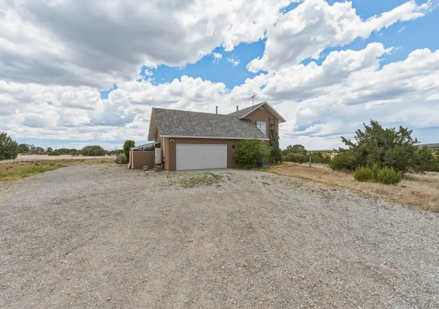 Photo 4 of Sale Pending at 6 Hideaway Ln, Edgewood, NM 87015 | MLS# 1107519 | Listing updated on 2026-08-28