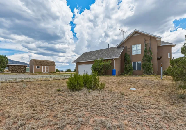 Photo 5 of Sale Pending at 6 Hideaway Ln, Edgewood, NM 87015 | MLS# 1107519 | Listing updated on 2026-08-28