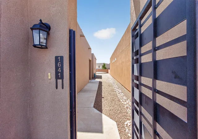 4th image of 1641 Tierra Verde Loop Nw, Los Lunas, NM 87031 | MLS# 1107533