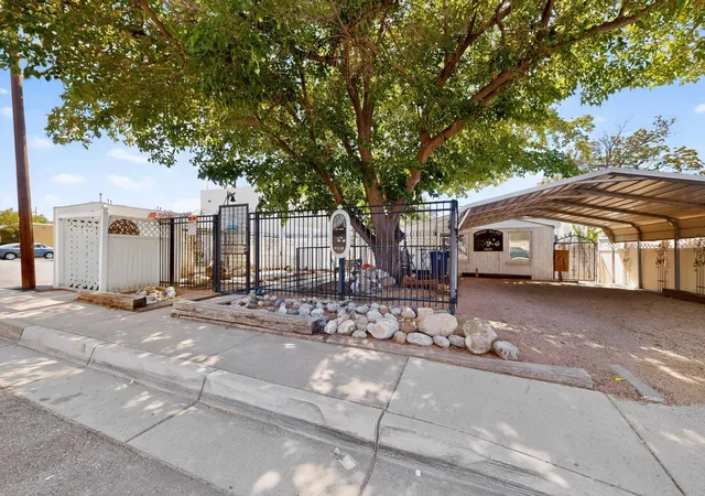 Photo 3 of Sale Pending at 415 Vassar Dr Se, Albuquerque, NM 87106 | MLS# 1107566 | Listing updated on 2026-08-21