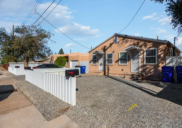 3rd image of 425 Fitzgerald Rd Nw, Albuquerque, NM 87107 | MLS# 1107630
