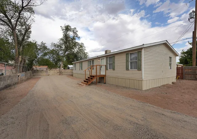 Photo 3 of Manufactured home for sale at 2106 Perry Rd Sw, Albuquerque, NM 87105 | MLS# 1107627 | Listing updated on 2026-08-29