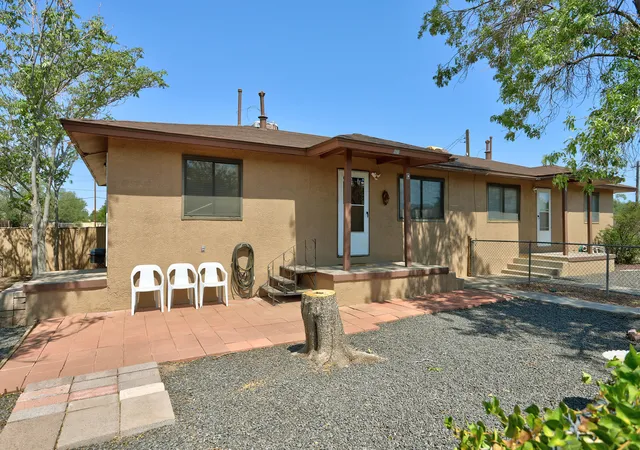 1st image of 321 Wayne Rd Nw, Los Ranchos, NM 87114 | MLS# 1107684