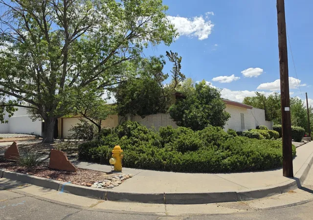 Photo 4 of Single family home for sale at 8800 Natalie Ave NE, Albuquerque, NM 87111 | MLS# 1107727 | Listing updated on 2026-08-17