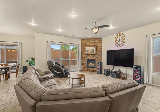 Photo 4 of Sale Pending at 8700 Aspen Leaf Dr NE, Albuquerque, NM 87122 | MLS# 1107805 | Listing updated on 2026-08-19