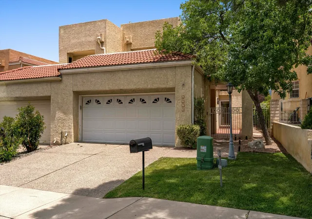 Photo 2 of Townhouse for sale at 6412 Wilmington NE, Albuquerque, NM 87111 | MLS# 1107814 | Listing updated on 2026-08-22