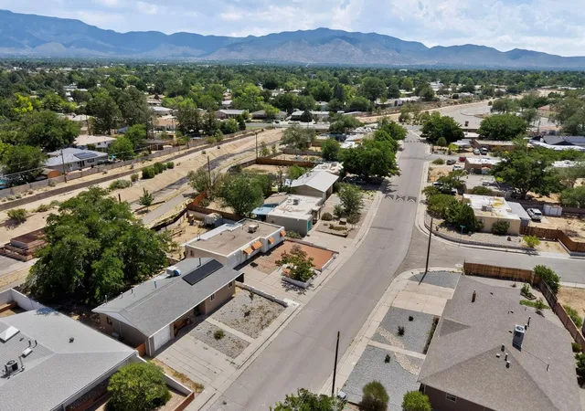 Photo 3 of Sale Pending at 5913 La Corrida Rd Ne, Albuquerque, NM 87110 | MLS# 1107839 | Listing updated on 2026-08-23