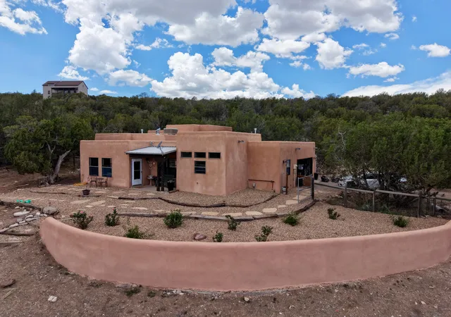 Photo 1 of Single family home for sale at 17 Camino Estribor, Edgewood, NM 87015 | MLS# 1107876 | Listing updated on 2026-08-17