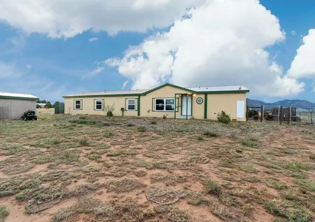 Photo 2 of Manufactured home for sale at 20 Northland Rd, Edgewood, NM 87015 | MLS# 1107891 | Listing updated on 2026-08-28