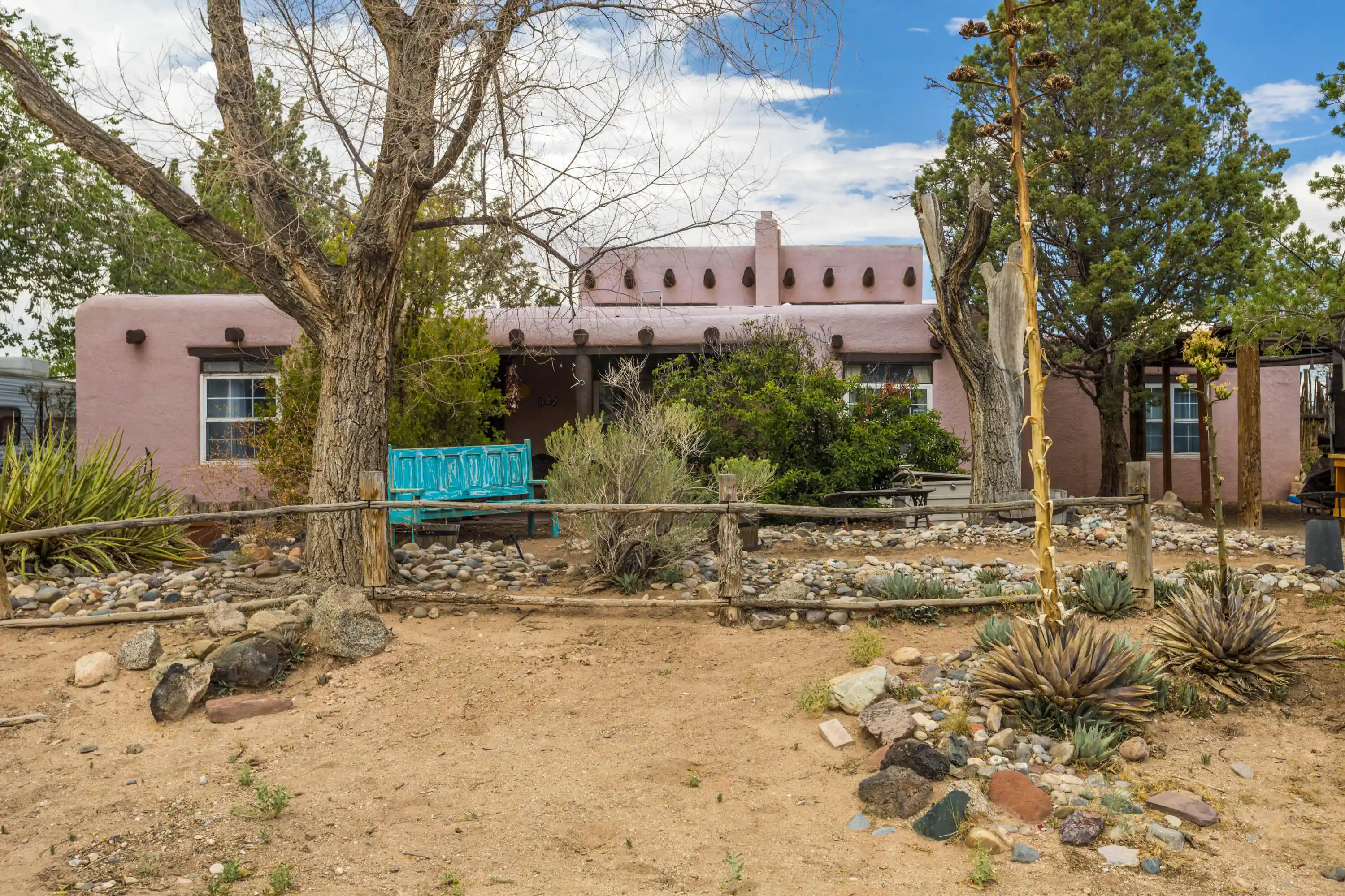 Photo 1 of Sale Pending at 527 Mesilla St Ne, Albuquerque, NM 87108 | MLS# 1107942 | Listing updated on 2026-10-21