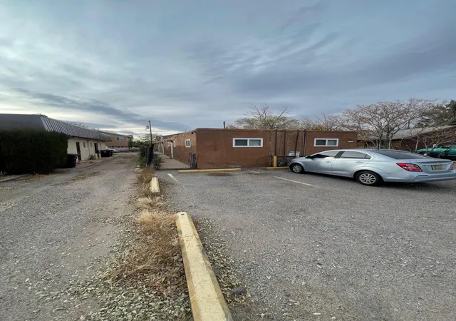 1st image of 525 Valencia Dr Se, Albuquerque, NM 87108 | MLS# 1107946