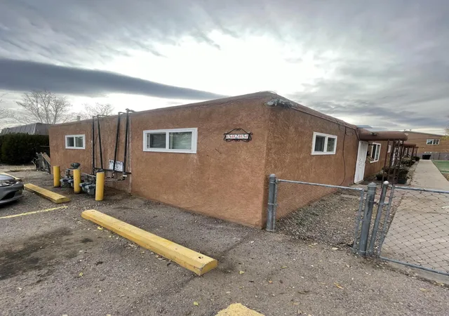 2nd image of 525 Valencia Dr Se, Albuquerque, NM 87108 | MLS# 1107946