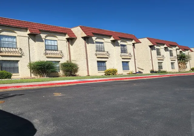1st image of 831 Country Club Dr Se #APT 2D, Rio Rancho, NM 87124 | MLS# 1107974