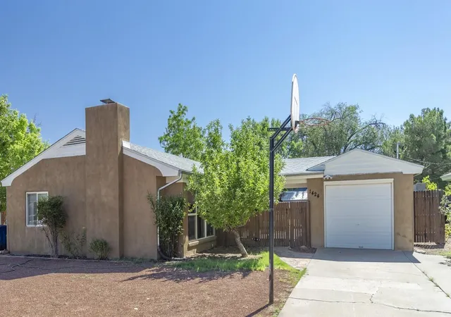 Photo 2 of Single family home for sale at 1424 Bryn Mawr Dr Ne, Albuquerque, NM 87106 | MLS# 1108119 | Listing updated on 2026-08-21