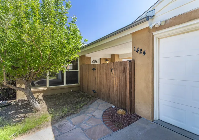 Photo 3 of Single family home for sale at 1424 Bryn Mawr Dr NE, Albuquerque, NM 87106 | MLS# 1108119 | Listing updated on 2026-08-21