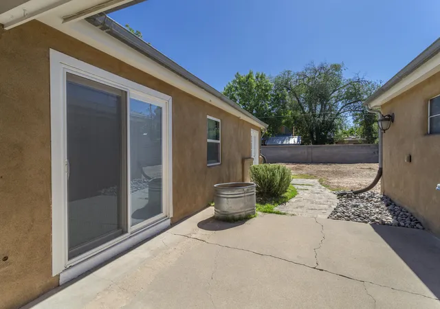 Photo 4 of Single family home for sale at 1424 Bryn Mawr Dr NE, Albuquerque, NM 87106 | MLS# 1108119 | Listing updated on 2026-08-21