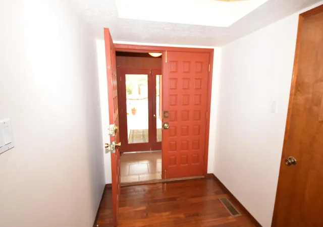 Photo 2 of Single family home for sale at 8808 N Caminito Dr Ne, Albuquerque, NM 87111 | MLS# 1108127 | Listing updated on 2026-08-29