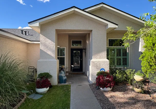 Photo 3 of Single family home for sale at 8201 Summerfield Ct SW, Albuquerque, NM 87121 | MLS# 1108160 | Listing updated on 2026-08-26