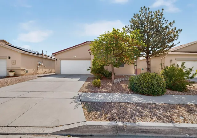 Photo 3 of Sale Pending at 3112 Grassland Dr Sw, Albuquerque, NM 87121 | MLS# 1108232 | Listing updated on 2026-08-21