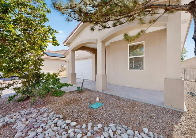 Photo 3 of Sale Pending at 3112 Grassland Dr SW, Albuquerque, NM 87121 | MLS# 1108232 | Listing updated on 2026-08-21