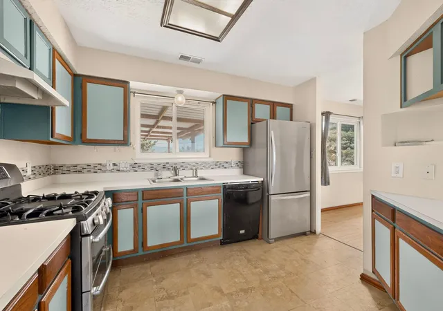 Photo 3 of Single family home for sale at 6 El Cerro Mission Pl, Los Lunas, NM 87031 | MLS# 1108234 | Listing updated on 2026-08-24