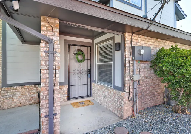 Photo 2 of Sale Pending at 5220 Chuckwagon Trl Nw, Albuquerque, NM 87120 | MLS# 1108307 | Listing updated on 2026-08-27
