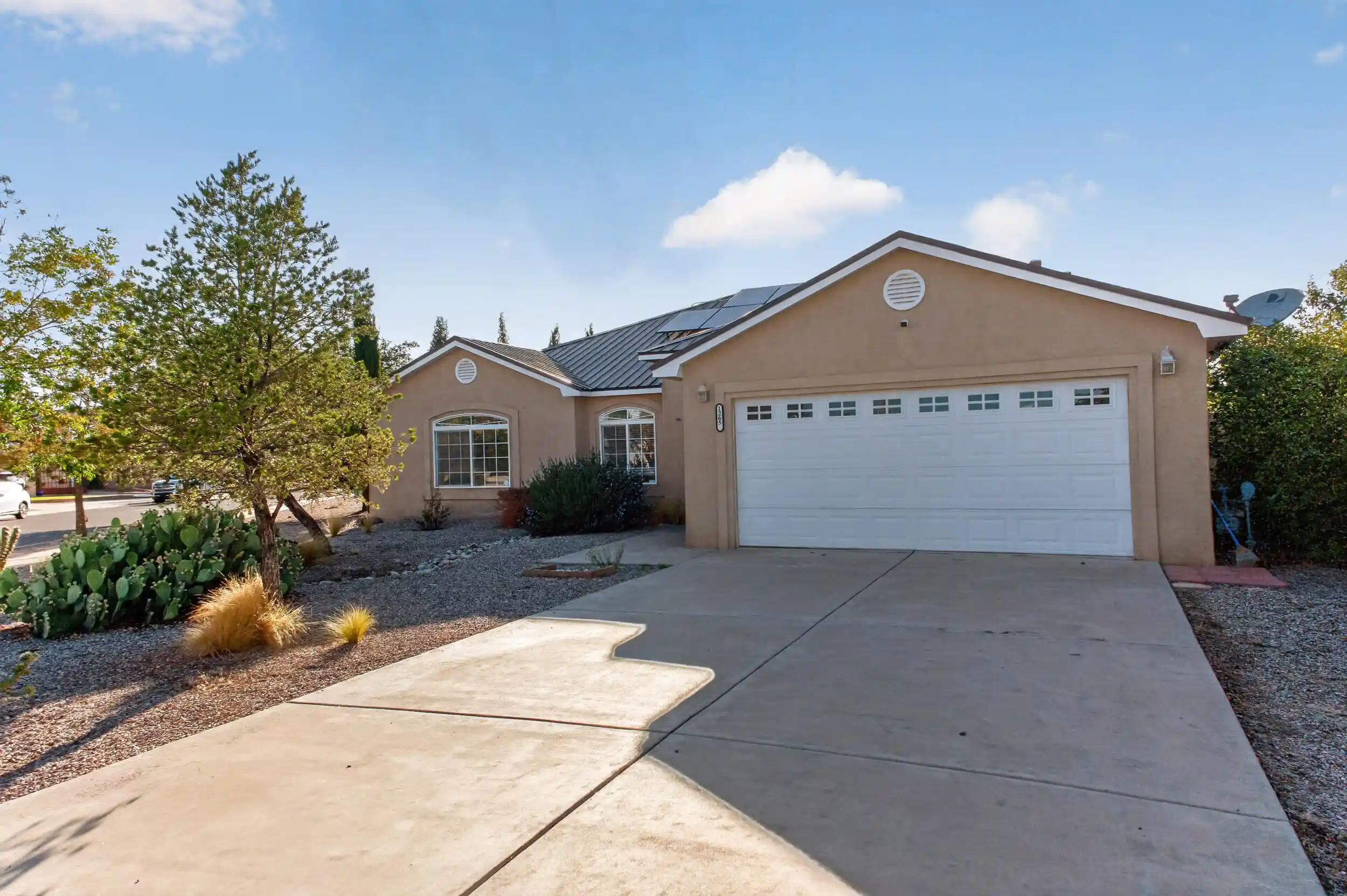 Photo 1 of Single family home for sale at 1265 Parkview Dr, Los Lunas, NM 87031 | MLS# 1108309 | Listing updated on 2026-10-21