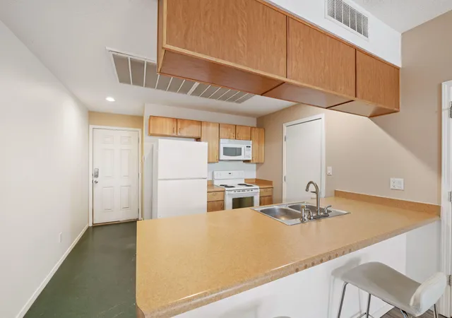 Photo 4 of Condo for sale at 702 Broadway Blvd SE #7, Albuquerque, NM 87102 | MLS# 1108356 | Listing updated on 2026-08-21