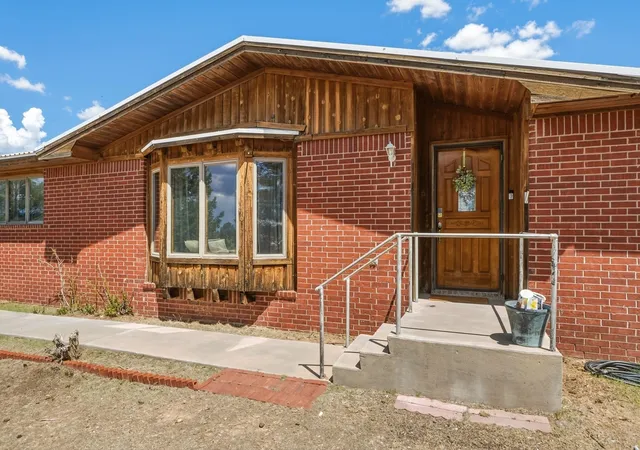Photo 3 of Sale Pending at 155 Rabbit Run Ct, Moriarty, NM 87035 | MLS# 1108370 | Listing updated on 2026-08-29