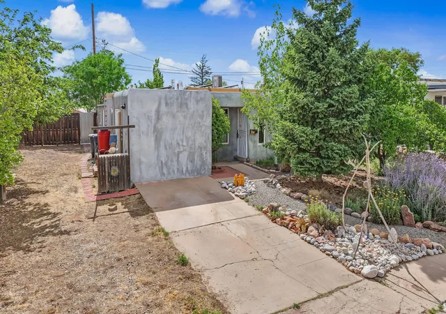 Photo 3 of Single family home for sale at 990 Calle Katarina, Santa Fe, NM 87507 | MLS# 1108375 | Listing updated on 2026-08-20