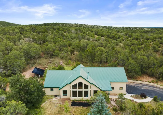 Photo 1 of Single family home for sale at 10 Howlin Wolf Trl, Tijeras, NM 87059 | MLS# 1108438 | Listing updated on 2026-08-03