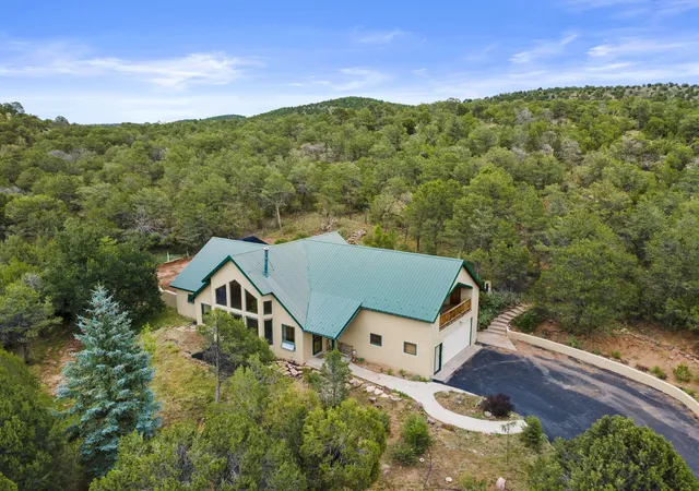 Photo 2 of Single family home for sale at 10 Howlin Wolf Trl, Tijeras, NM 87059 | MLS# 1108438 | Listing updated on 2026-08-03