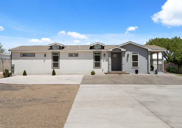 Photo 3 of Manufactured home for sale at 3447 Blake Rd SW, Albuquerque, NM 87105 | MLS# 1108491 | Listing updated on 2026-08-14