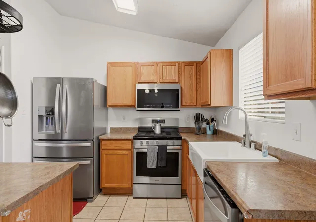 Photo 3 of Single family home for sale at 32 Salida Del Sol, Los Lunas, NM 87031 | MLS# 1108539 | Listing updated on 2026-08-18