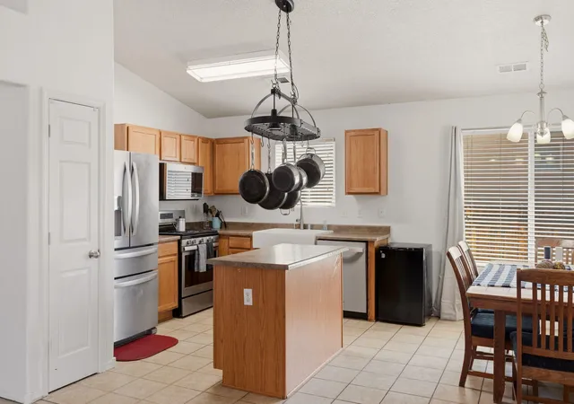 Photo 3 of Single family home for sale at 32 Salida Del Sol, Los Lunas, NM 87031 | MLS# 1108539 | Listing updated on 2026-08-18