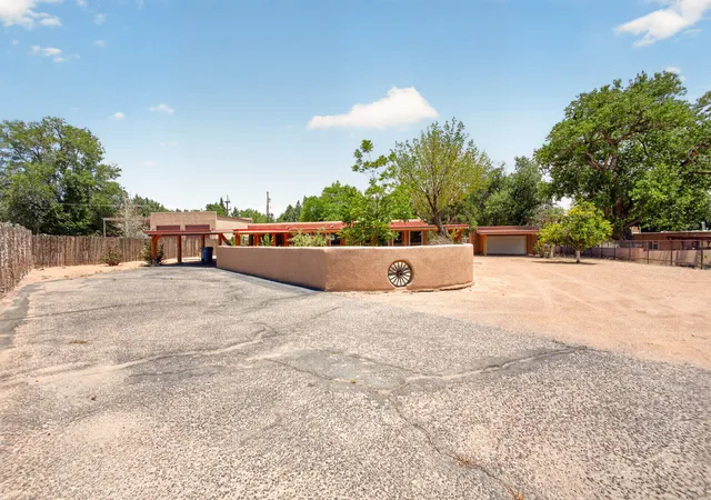 Photo 3 of Single family home for sale at 251 Sichler Dr Sw, Los Lunas, NM 87031 | MLS# 1108554 | Listing updated on 2026-08-06