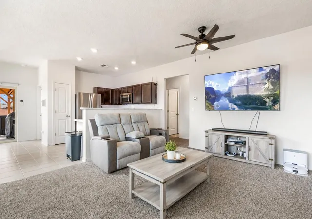 Photo 1 of Single family home for sale at 2 Avenida Parque Ct, Los Lunas, NM 87031 | MLS# 1108611 | Listing updated on 2026-08-22