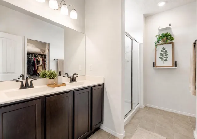 Photo 3 of Single family home for sale at 2 Avenida Parque Ct, Los Lunas, NM 87031 | MLS# 1108611 | Listing updated on 2026-08-22