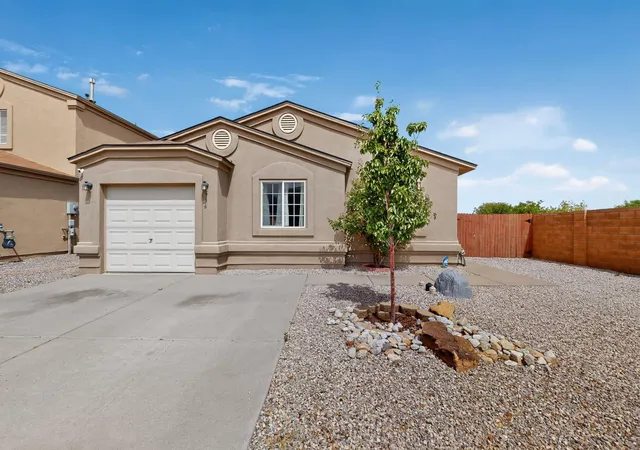Photo 3 of Sale Pending at 736 Torretta Dr Sw, Albuquerque, NM 87121 | MLS# 1108629 | Listing updated on 2026-09-01