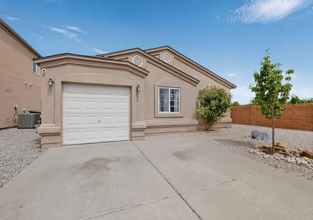 Photo 4 of Sale Pending at 736 Torretta Dr SW, Albuquerque, NM 87121 | MLS# 1108629 | Listing updated on 2026-09-01