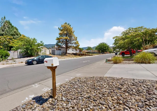 Photo 2 of Sale Pending at 11420 Manitoba Dr Ne, Albuquerque, NM 87111 | MLS# 1108645 | Listing updated on 2026-08-17