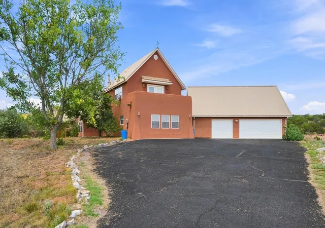Photo 1 of Single family home for sale at 3 Vista Dr, Edgewood, NM 87015 | MLS# 1108655 | Listing updated on 2026-08-11