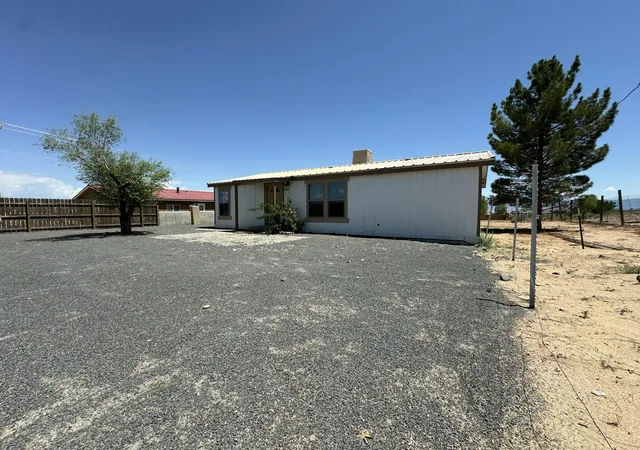 Photo 1 of Sale Pending at 1006 26th Street Sw, Rio Rancho, NM 87124 | MLS# 1108716 | Listing updated on 2026-08-17