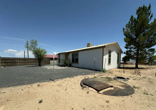 Photo 2 of Sale Pending at 1006 26th Street Sw, Rio Rancho, NM 87124 | MLS# 1108716 | Listing updated on 2026-08-17