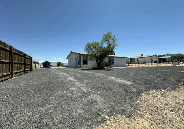Photo 4 of Sale Pending at 1006 26th Street SW, Rio Rancho, NM 87124 | MLS# 1108716 | Listing updated on 2026-08-17