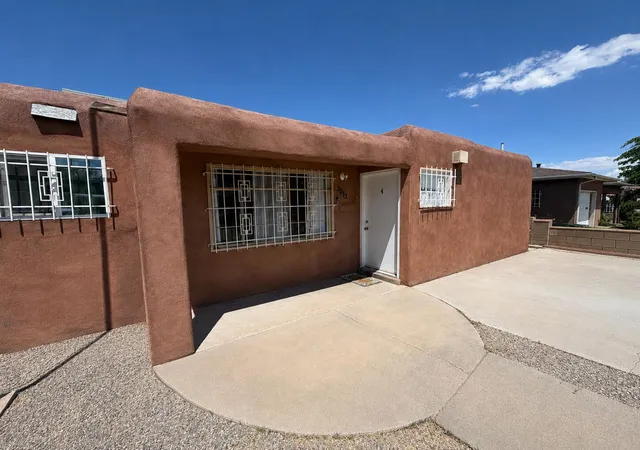 Photo 3 of Single family home for sale at 3213 Ortiz Dr Ne, Albuquerque, NM 87110 | MLS# 1108733 | Listing updated on 2026-08-22