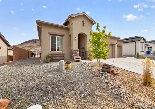 Photo 2 of Single family home for sale at 4709 Manzano Peak St Sw, Los Lunas, NM 87031 | MLS# 1108752 | Listing updated on 2026-08-20