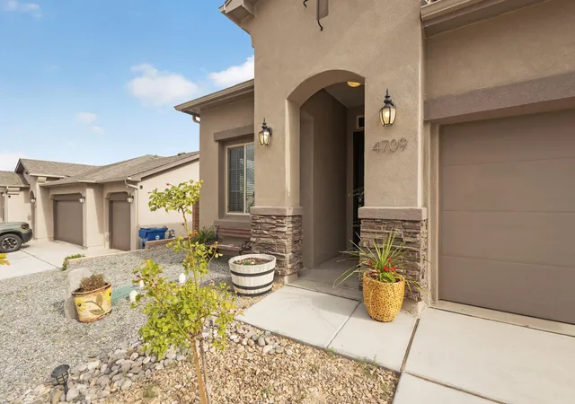Photo 3 of Single family home for sale at 4709 Manzano Peak St Sw, Los Lunas, NM 87031 | MLS# 1108752 | Listing updated on 2026-08-20